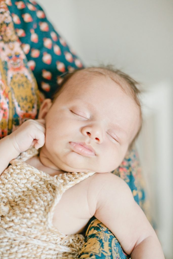 lifestyle-at-home-newborn-session-megan-welker-photography-010