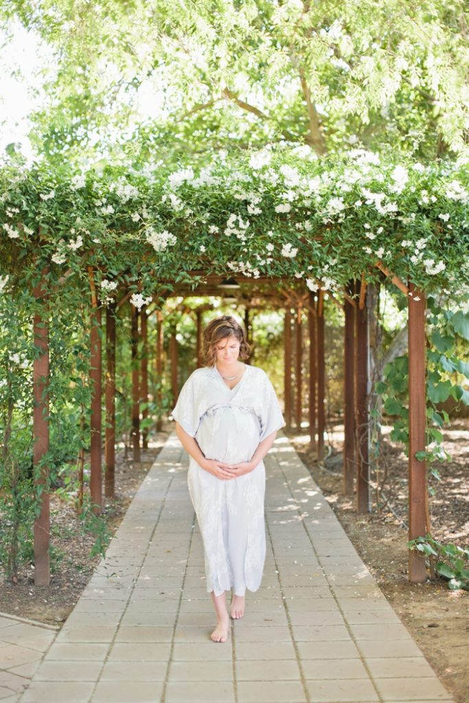 historic-seven-sycamores-ranch-maternity-session-megan-welker-photography-024
